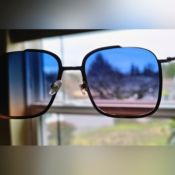 Marc Jacobs Square, Gold Metal Frame, Gradiant Lenses. Rare, Hard To Find. EUC! main image 10